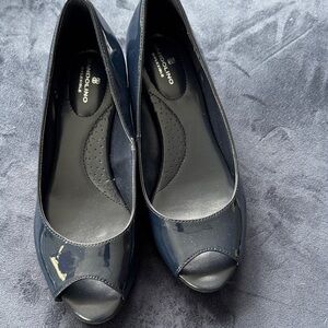 Bandolino Women's Navy Peep Toe Heels